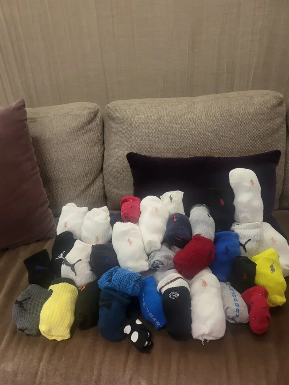 42 pairs of socks in a variety of sizes - Picture 3 of 4